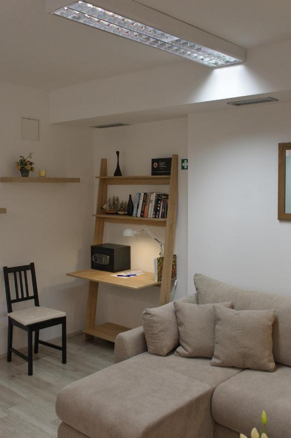 Apartment Anna - Free Pickup From Or Dropoff To Zagreb Airport At Any Time, Please Give Three Days Advance Notice - Long-Term Parking With Airport Transport Possibility Velika Gorica Exterior foto